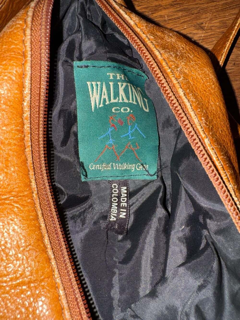 The Walking Co. Brown Pebbled Leather Teardrop Sling Bag Backpack Made in Colomb - Picture 8 of 10
